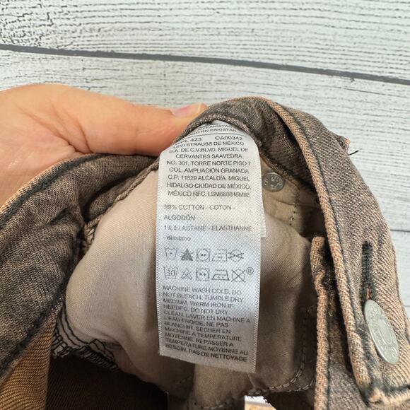 Levi's Strauss Women's Vintage A-Line Seamed Brown High Rise Shorts Size 2 - Picture 7 of 7